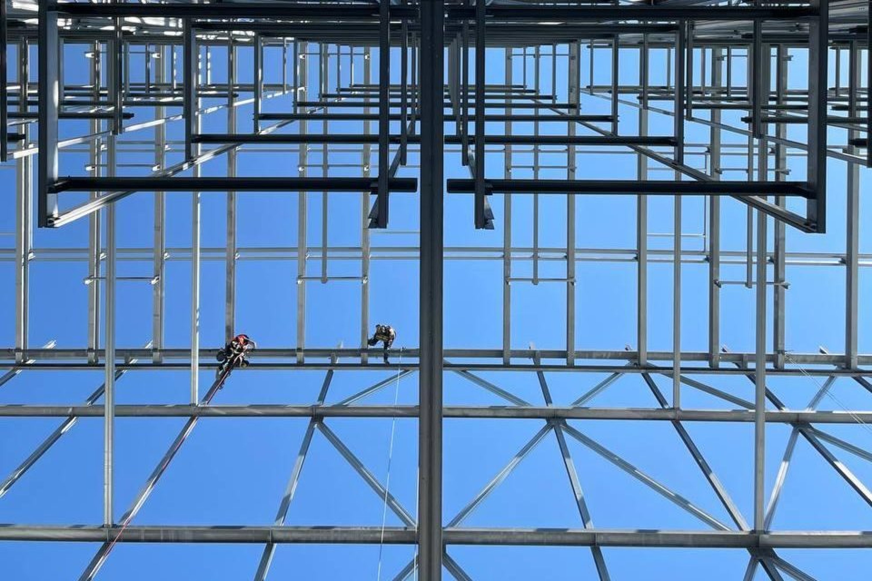 Industriekletterer an Stahlbau  – Toprope