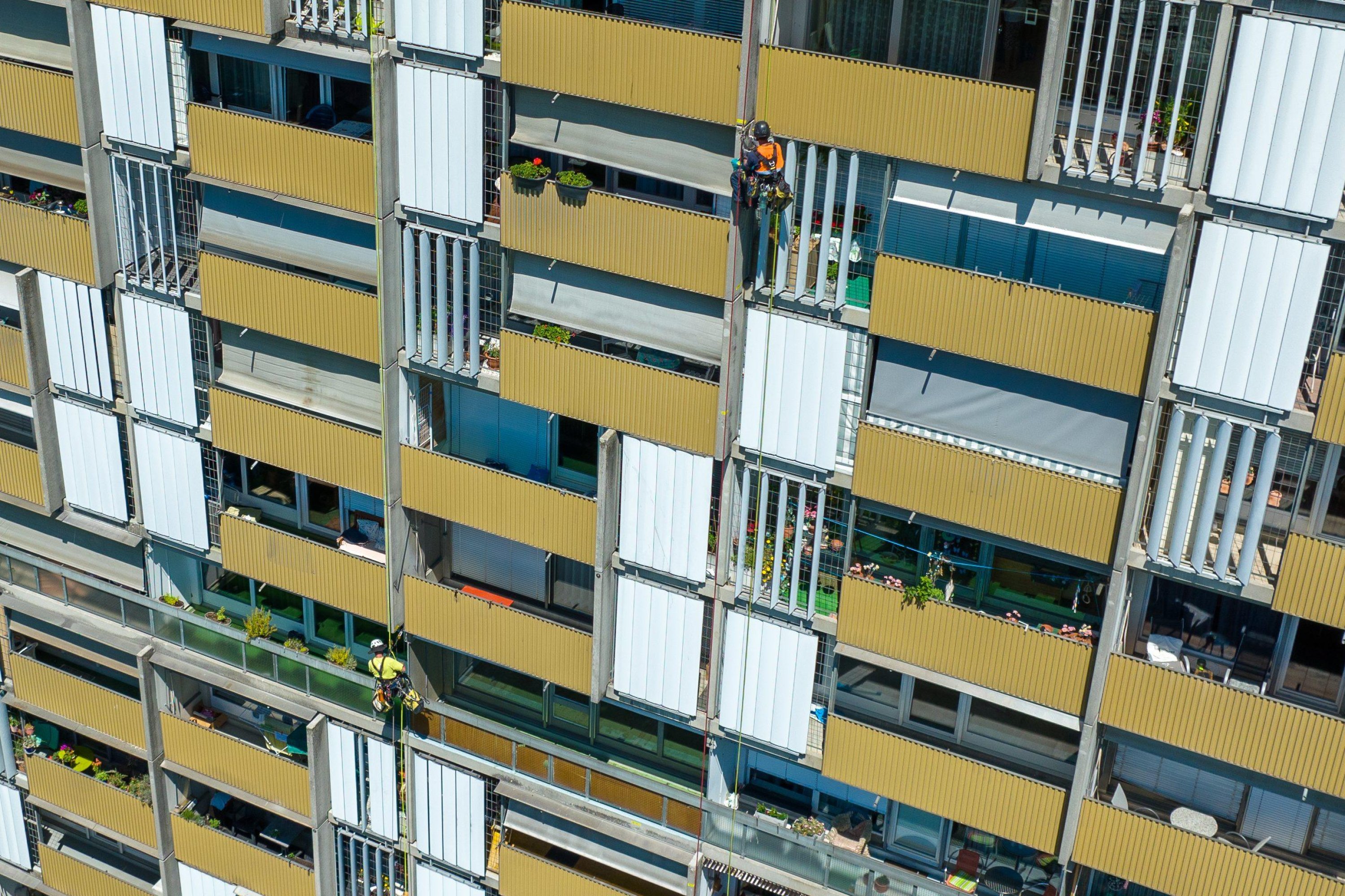 Industriekletterer bei Betonsanierung  – RB Drohnenflug